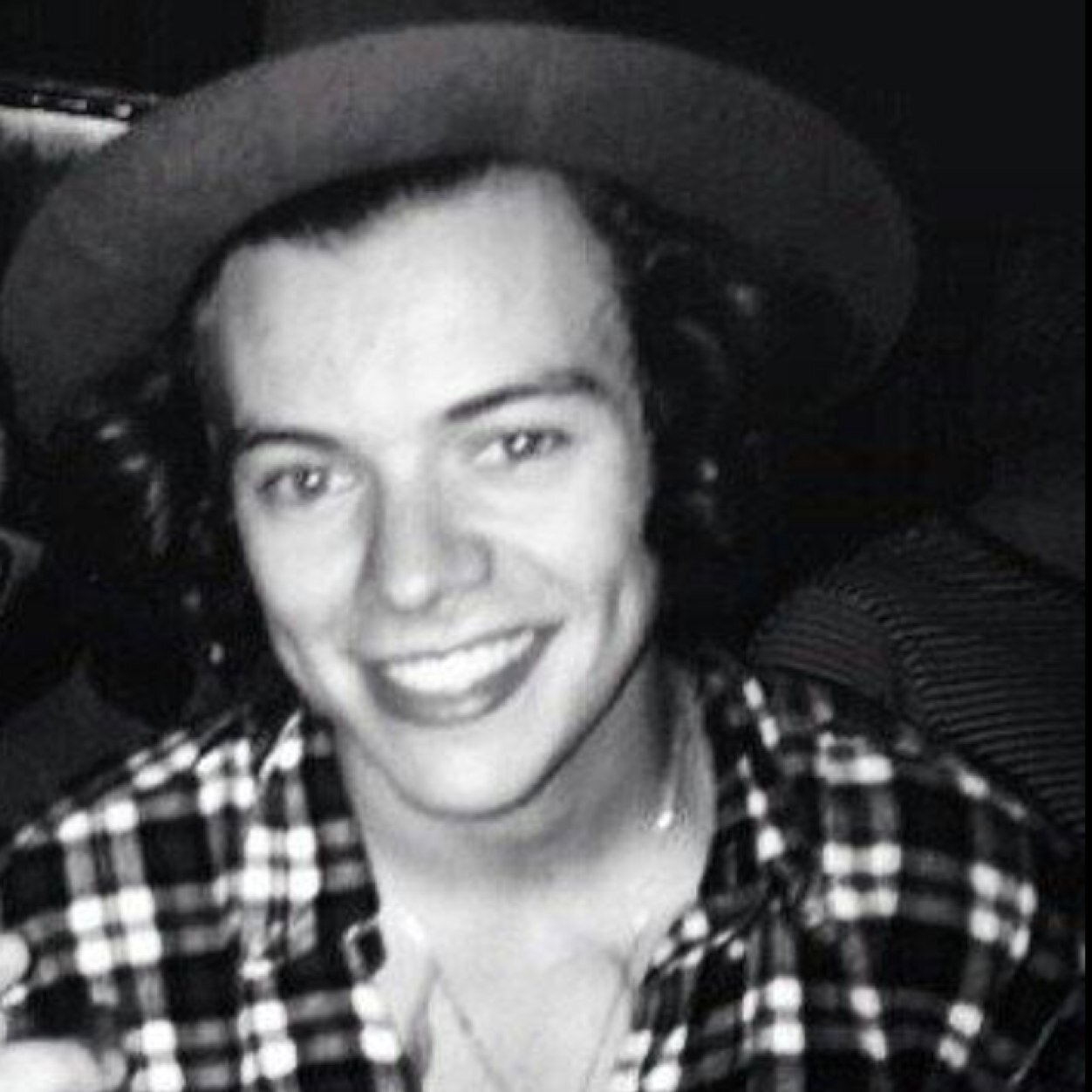 DONT FOLLOW US-------FOLLOW @1D__baes FOR A FOLLOWBACK!!!!!