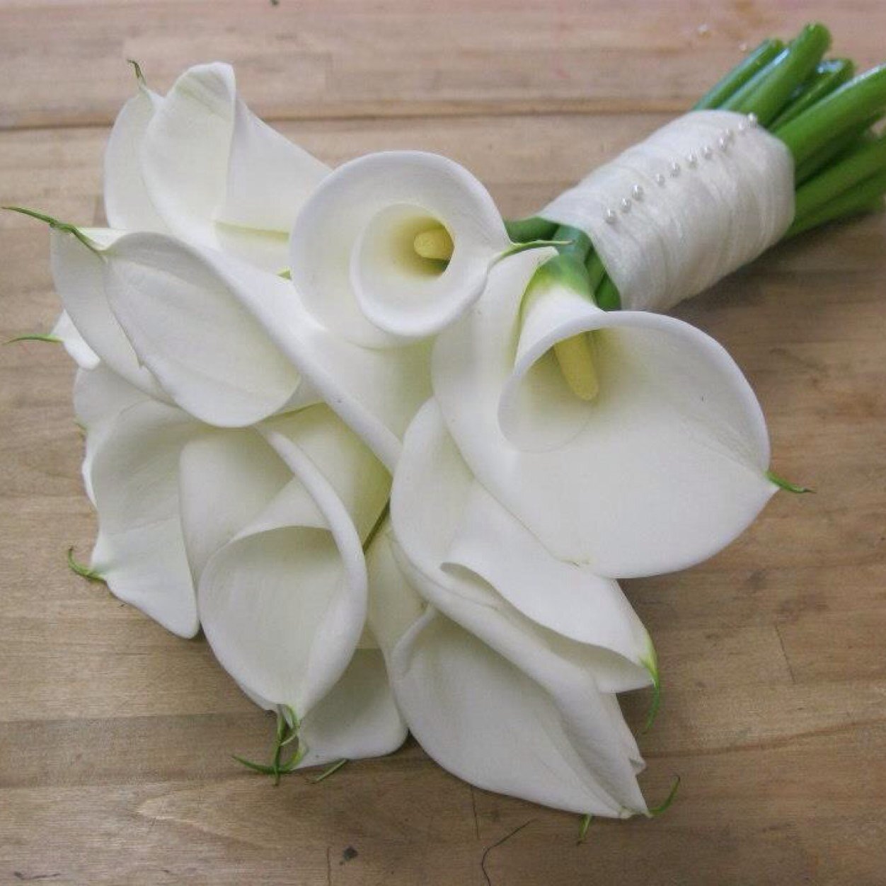 Welcome to Bridal Blooms make your wedding day unforgettable, from romoantic, exotic, sophisticated, shabby chic, vintage or just simplicity wedding flowers.