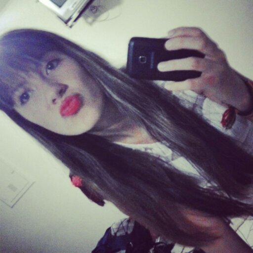 Eu pαro pαrα pensαr e vejo que
o que eu αchαvα que erα perfeito, não é tão perfeito αssim ;;
Essα vidα é umα montαnhαrussα