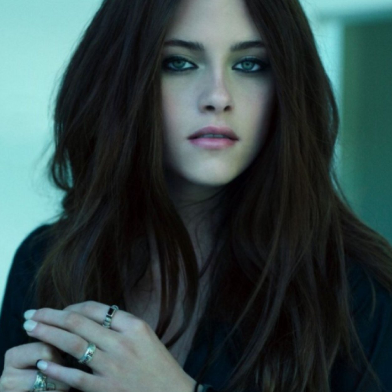 MysticalDame's profile picture. Toto, I have a feeling that we aren't in Kansas anymore - In A Strange World With My Dog, Toto |RP/THG/Single|