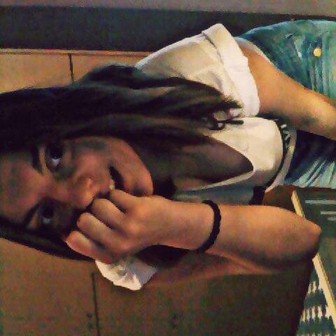 my lifeee sucks sometimess ;P buttt i lovee ittt :D