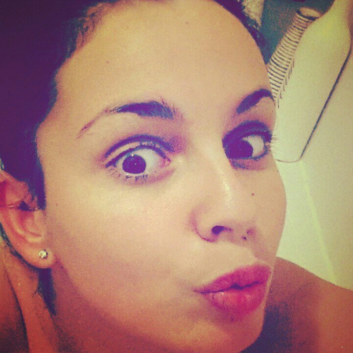 lives in SouTh-aFrica (cape t0wn) l0ve my friend and family... God is my no:1 ♡