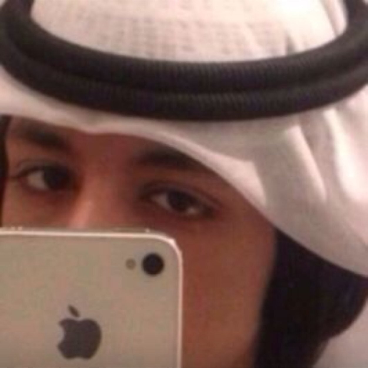 لا تقتبس و تصعد ع اكتاف غيرك لانه يعتبر من السرقه،،،،،، و نتابع اللي يتابعنا و نسوي رتويت للي يعجبنا HAIL..ودي اقول الخاص مقفل لكن قويه