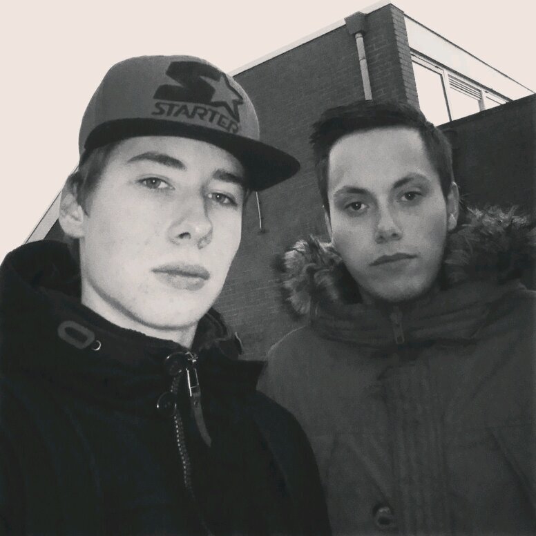 Main acc @SawJRKZ - The Only Way In Life To Learn Is To Live
                #Monstapix  - http://t.co/HXkgxcqk9m - http://t.co/30UHTzE64G