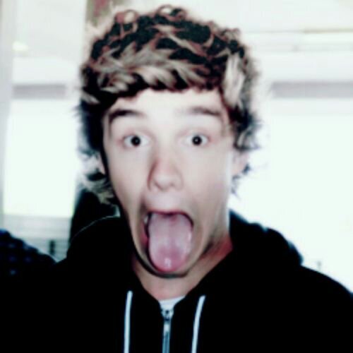 please follow @alltimepxyne, ask for a follow back ily