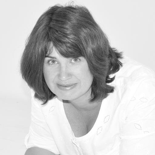 The Podcasting Queen who helps you to raise your profile & reach a new audience, bringing you more clients by using just your voice