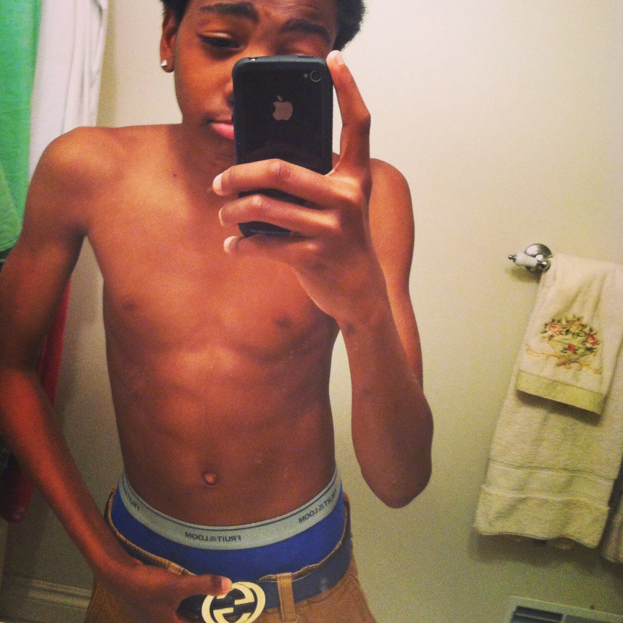 We make hoes do what day doin mannn! Wtf we took yaww hoes we did all this shiiiii stepp it up
Dont follow to unfollo