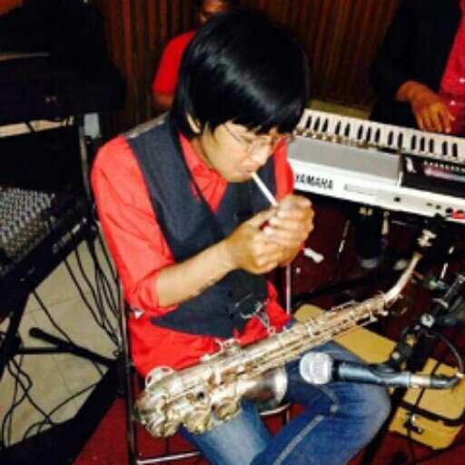 Players Violin-saxophone-guitar
