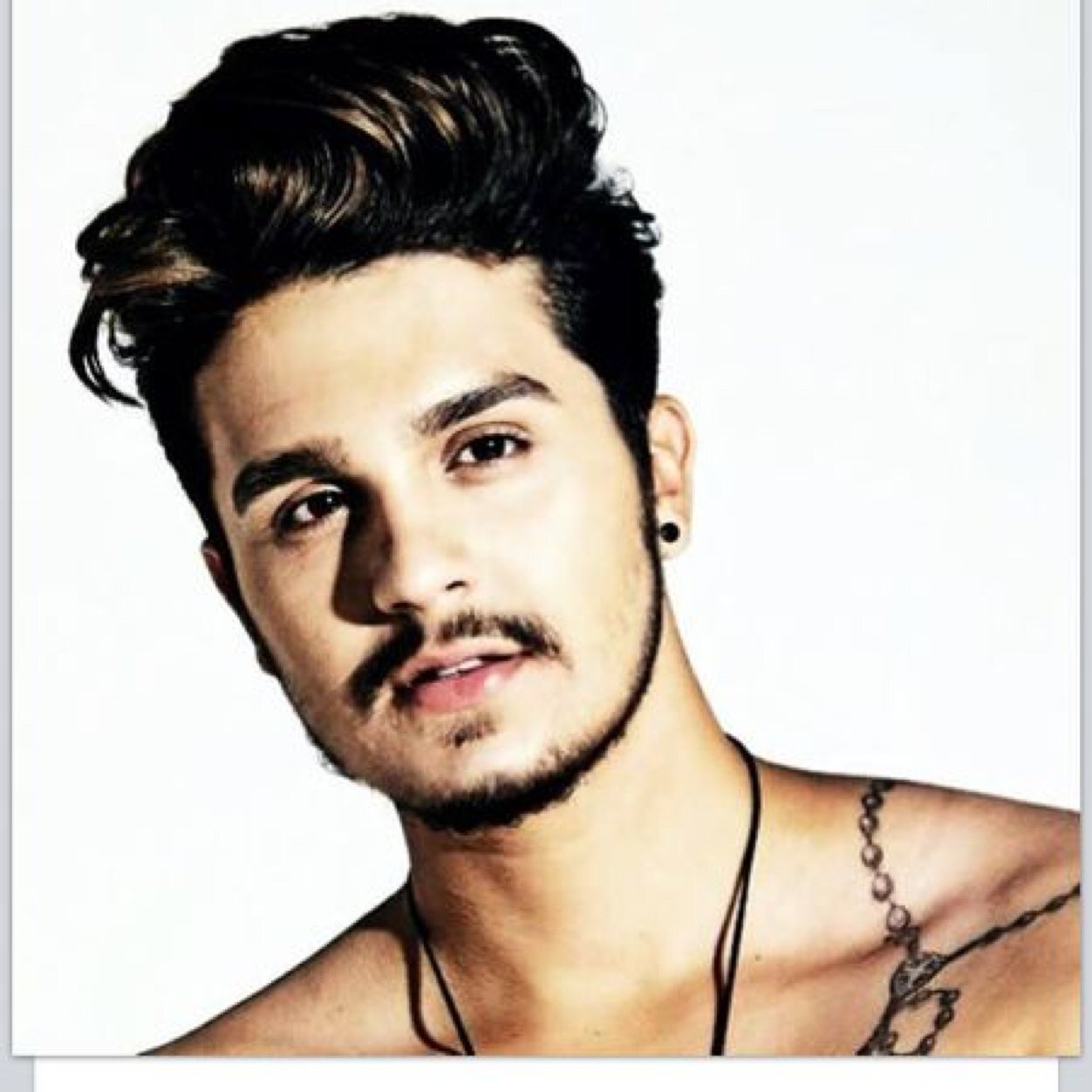 Sou uma fã em busca da realização de um sonho!18/Set/2010Deus me mandou Você @luansantana/ Dindo: @RickTozziReal/Dias marcantes:31/07,28/06 Dona: @_carolvianna