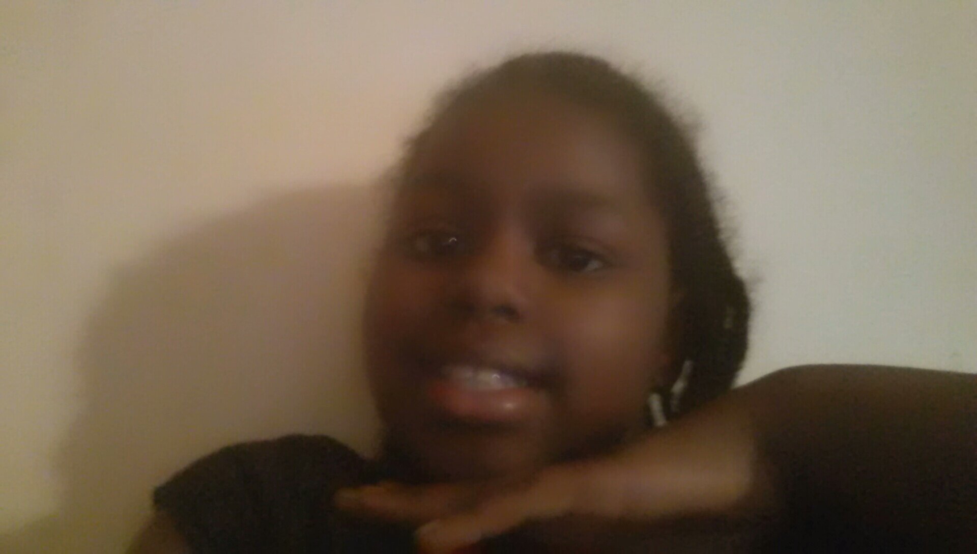 hi my name is shaniece and i am 10yrs old and if u follow me i will follow u back most likely.and thank u for the followers i already have!!