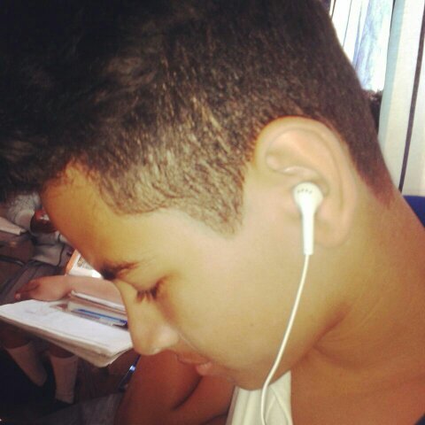 Pasa y se feliz, #SiempreSonrie.     BelieberBoy, BautisterBoy,K-chorro.      -Derramando swag por todo el planeta.