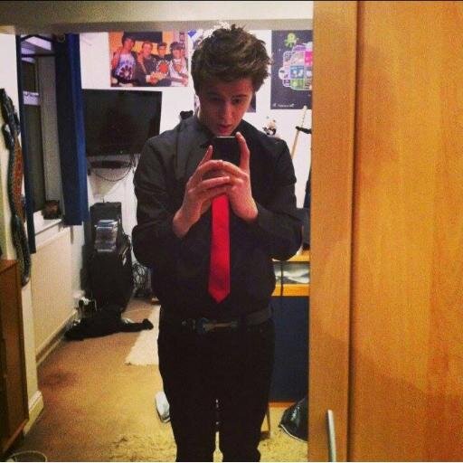 I play bass in @_IAMusic! THE VAMPS/5SOS/ALL TIME LOW/YOU ME AT SIX/ARCTIC MONKEYS. New account, I follow back!