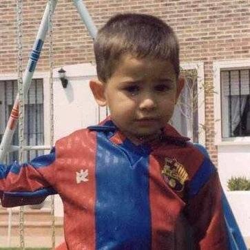 Un tío sencillo, pragmático,  el despiste en persona , virtuoso de las chapuzas, mecánico frustrado, futuro ingeniero civil, o al revés no se.