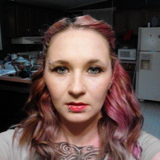 form a small town, living in hell,trying to make my dream come tru 4 my kids, momma loves her little killa clowns.