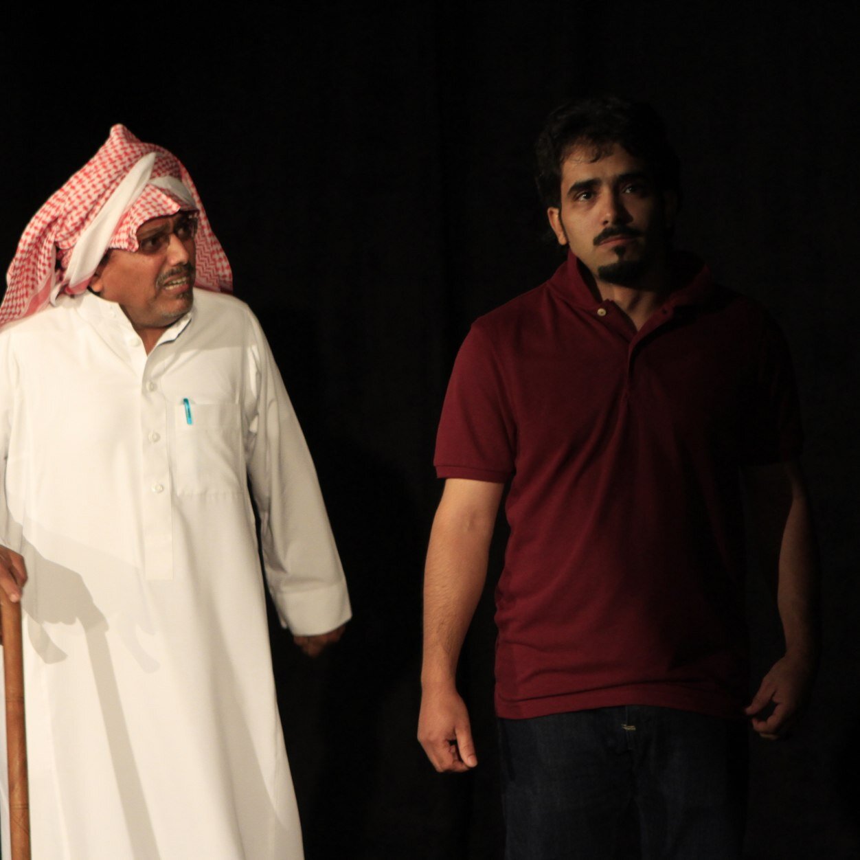 مهندس كهرباء وممثل مسرحي وتلفزيوني (الدنيا مسرحيه...يا تمثل عدل..! يا تسحب كرسي.. وتصفق للي عرفوا يمثلون عليك )