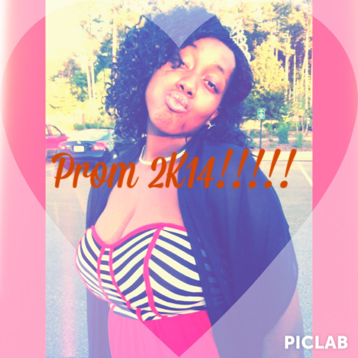 Just a young teen trynna make it. I write and sing my own songs so go ahead and hit that button ♥, and Im a mommy!!!!