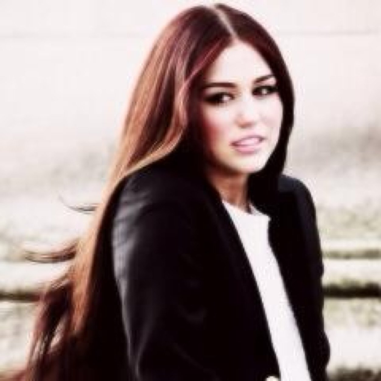 go follow @sxnofmalik please xx