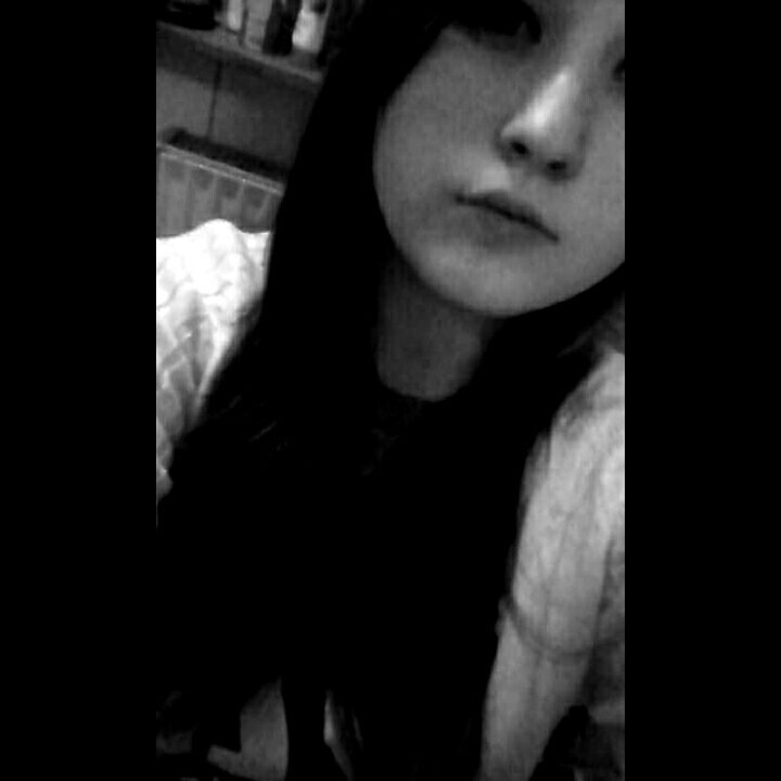 I make videos for youtube . i follow every day back *-*