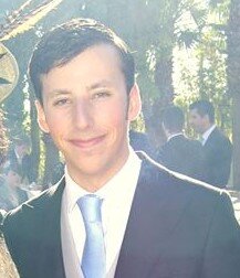 Católico, español, sevillano, bético, penoso, estudiante de psicología... ¿Qué más se puede pedir? Sin Amor y Alegría nada soy.