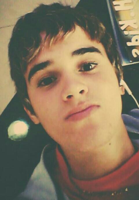 Ainda bem que sempre existe outro dia. E outros sonhos. E outros risos. E outras pessoas. E outras coisas.