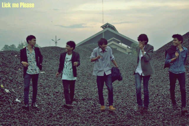 A RocknRoll Band. Contact us : 085788771095 godit | 08976172881|228C6A06 jodjod| Kimung VOCAL godit GUITAR jodjod GUITAR ulik BASS iong DRUM (vintage our soul)