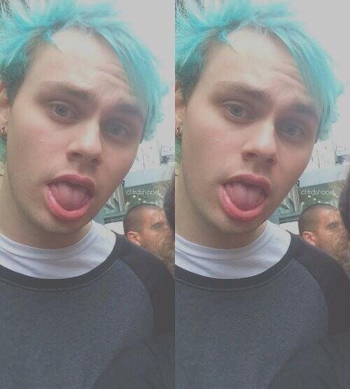 Studies show that following @hemmo1996xxx makes you 27302827% more punk rock