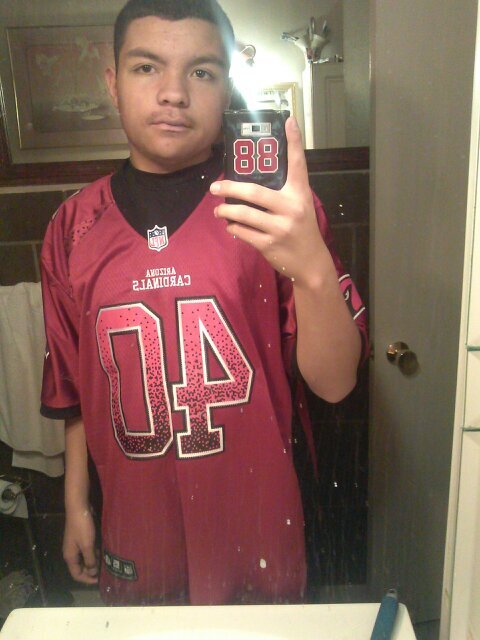 anglujan2888's profile picture. 