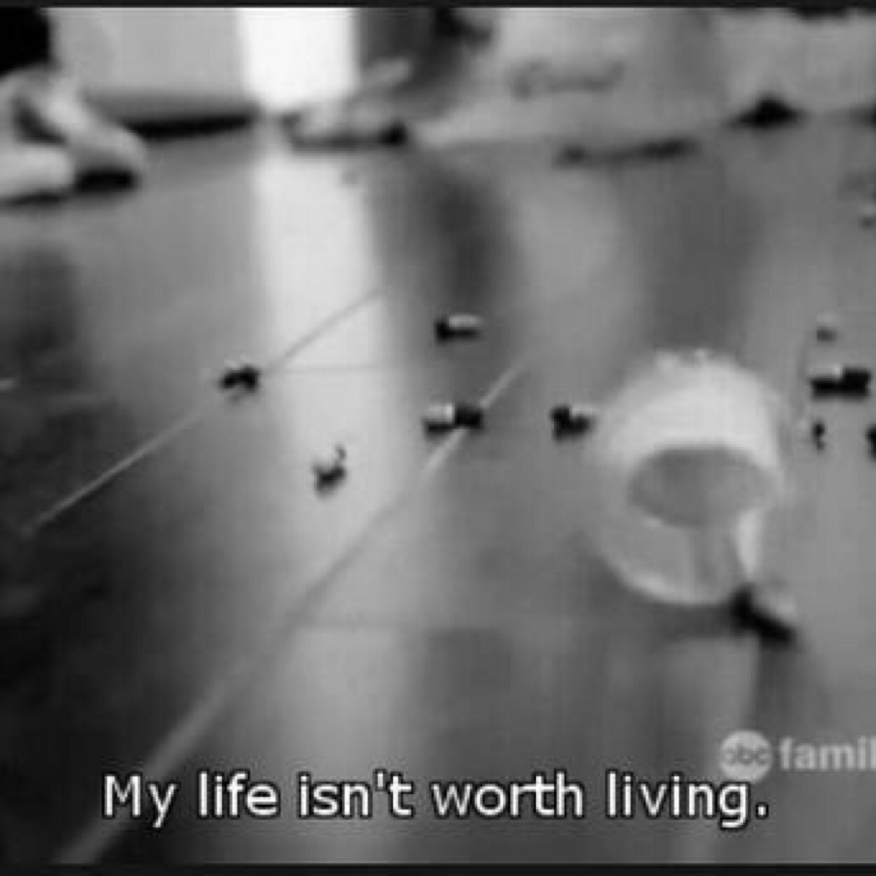 im just a fucked up girl, living in a fucked up world, nothing i do is ever good enough. i hate this. i need to leave, someone kill me before i kill myself