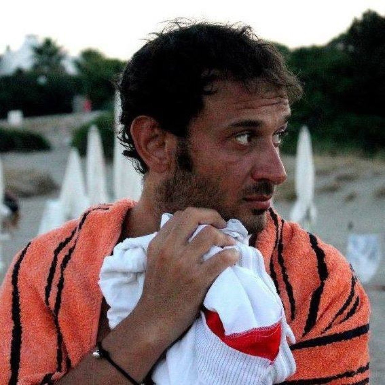 Ci han concesso solo una vita, soddisfatti o no qua non rimborsano mai ..........