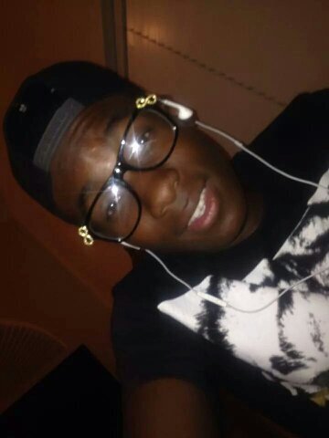 i'm jus 1 koo dude who's chilled and laid back..........and i jus go wit the flow and imma sk8er
 straight outta watts Cali  for  nia       #GEMINI
