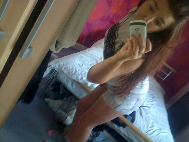 _Court_Louu's profile picture. Little midget;)add my pin:259DEAC7!,italian little midget;)