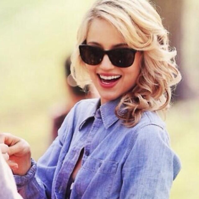 Quinnasaurus's profile picture. Leaving you to be forever seventeen, cleaning up the messes that you made. [[RP, Any ship.]]