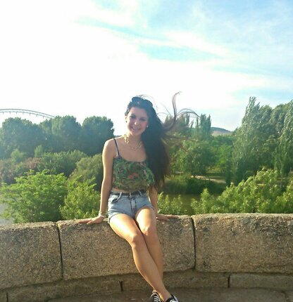 JennyferRA_'s profile picture. 16 Deseng[años].     Catalana, estudiante de primero de Bachillerato.     ¿Problemas? Sonrisas.       Carpe diem