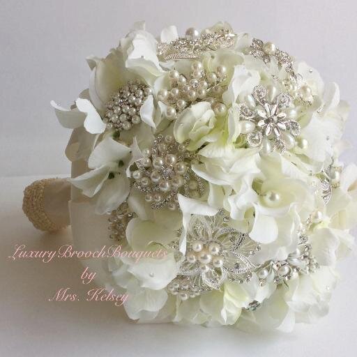 Specialist in creating brooch bouquets for your wedding! 
https://t.co/nxijQtb00e https://t.co/lbfh5R7MC3