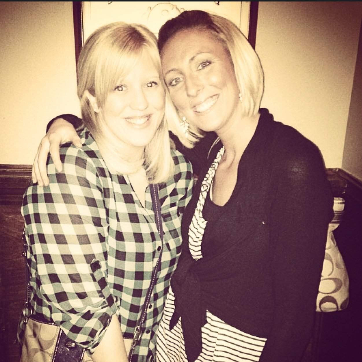 monjawn's profile picture. I like people who smile when it's raining