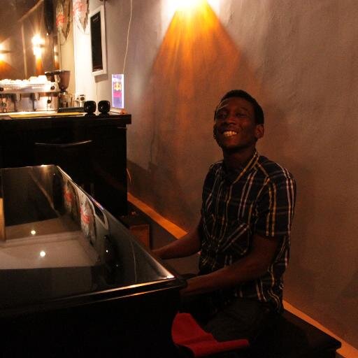 1 happy kid...adventurous and loves new challenges... Economist, Accountant, Financial Analyst, Photographer