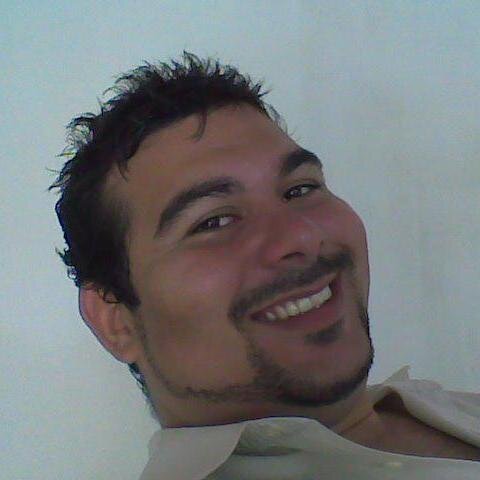 Uma pessoa simples, humilde, brincalhona, carinhosa e o mais importante: sempre amigo ❤ pois a amizade é o alicerce de tudo.