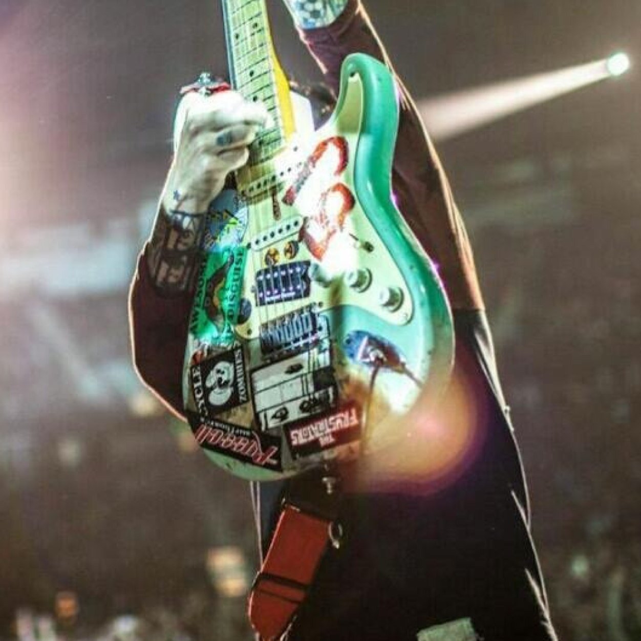 JuliaIdiotxx's profile picture. Hell is empty, and all the devils are here.