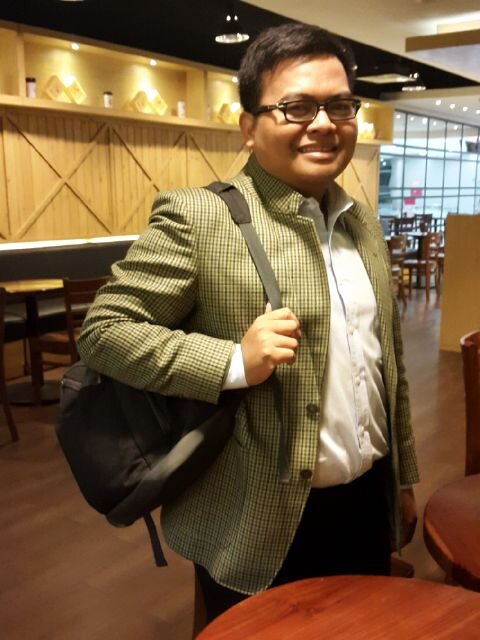 ♦Banker ♦Librarian ♦Padma Eyewear Store ♦IG @kaenraddhin ♦Beau et pas arrogant ♦Cook 911 ♦Love GOD & YK ♦Love Jazz & Classic