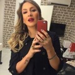 Deus me enviou esse amor de fã porque sabia que eu nunca vou desistir , e por mais que eu tente desistir , o meu coração continuará lutando.  @ClaudiaLeitte  ♥.