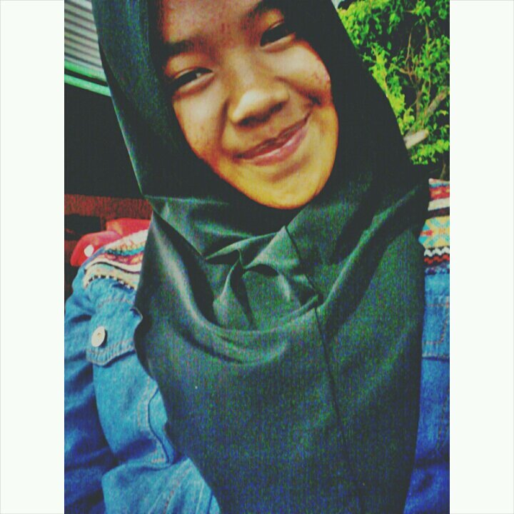 hey? ehpp im tieyza , unoff 15 , and im sabahan :* follow and ill follow you back ;) -REMIXFAMILY ♥