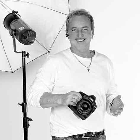 Professional photographer and video, creator Amongst a lot of other things :-)