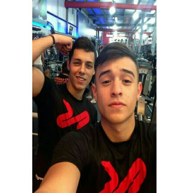 Cuenta dedicada a todas las Fans de los meseritos de #Acabatelo Hacemos Headers Iconos y ediciones pidanos lo que sea pero den creditos.✌