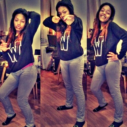 If Uu Wanna Talk To Me Hit That Follow Button. ! Watch It Turn Bluee . And I Will Follow Backk .! =) .....Team Single