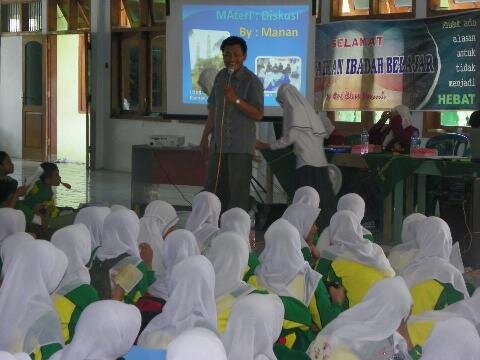 Berbagi dengan sesama meski jauh disana.
semangat, berusaha, berdo'a
USAHA AKAN MENENTUKAN HASIL DI HARI KEMUDIAN