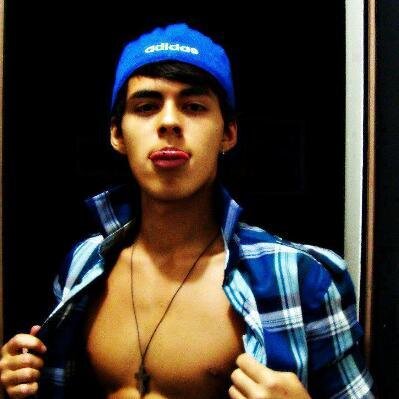 Holas :3 I'm Esteban, I'm Prisoner-Boy , Belieber-Boy, Jonatic-Boy, Directioner-Boy & Love To Cher Lloyd&Miley Cyrus ...... 5sosFam
