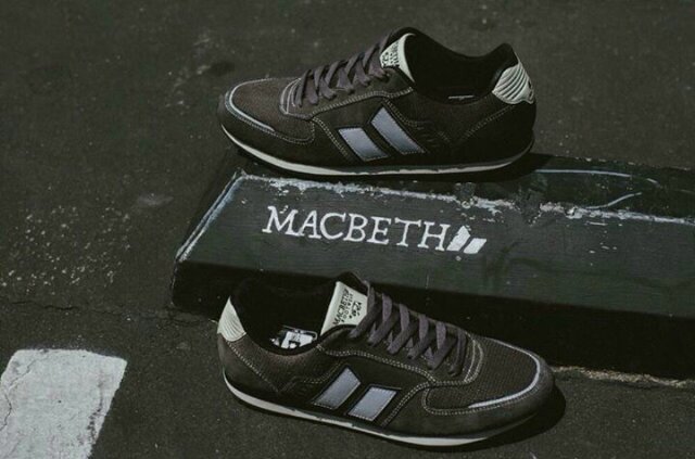 Kami disini menjual banyak macam produk Sepatu , T-Shirt , Jacket , Kemeja , Celana . Buat yang ingin bergabung bisa hub : 08881513515/2B500DCF .