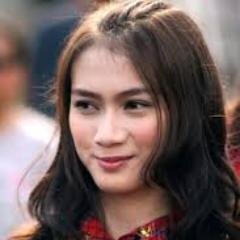 Aku bukan siapa-siapa, dan tak ingin menjadi siapapun ,yang aku ingin hanya menjadi diri sendiri.