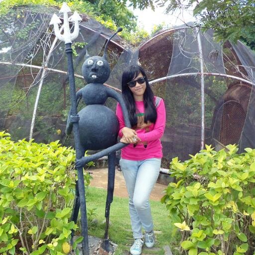 Jika mencintaimu adalah kebodohan. Maka biarkan aku tetep menjadi bodoh agar aku tetap mencintaimu tanpa berpaling sedikitpun.