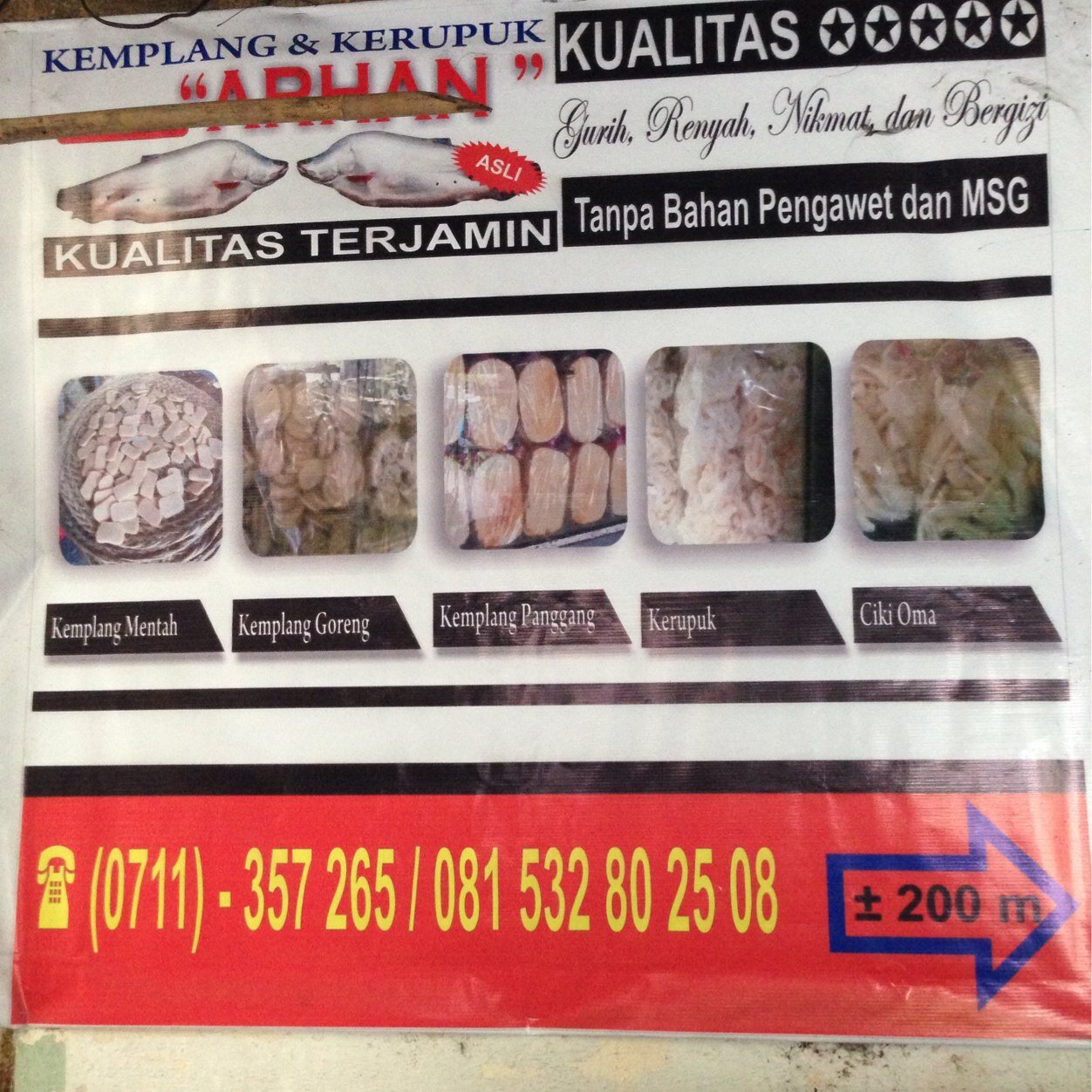 menjual berbagai macam kemplang baik panggang maupun goreng dengan kualitas ikan belida terbaik.Kepuasan anda kebahagiaan kami :)